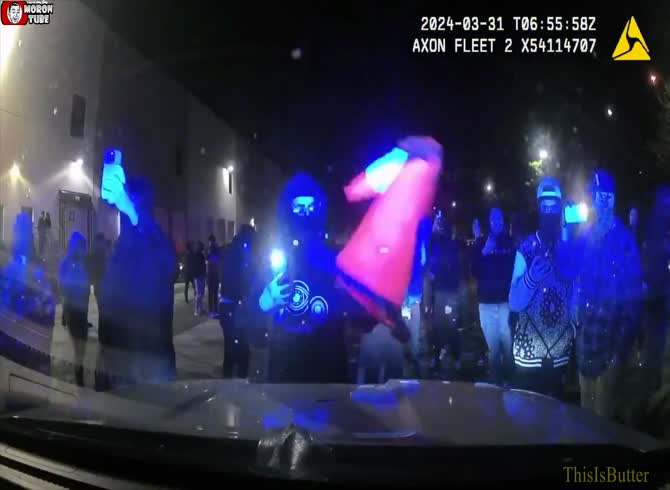Video :Policewoman is intimidated by scum at an unlawful demonstration